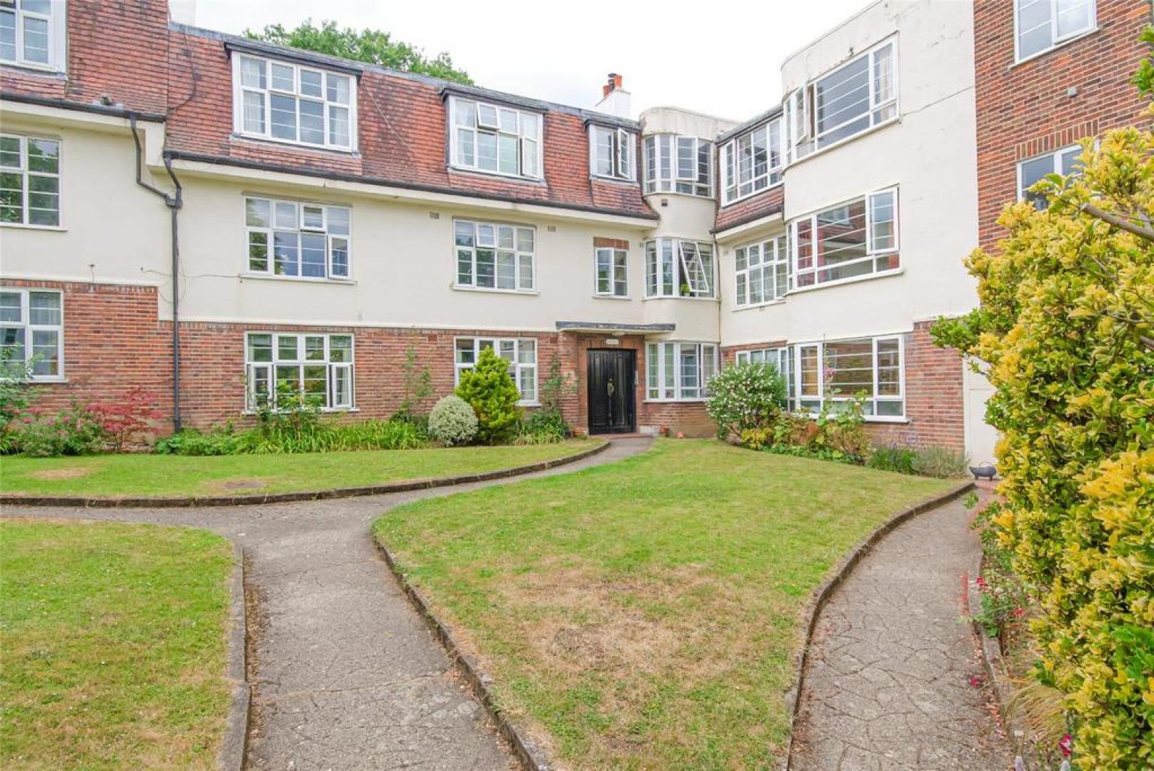 Spacious and well configured bright 2 double bedroom top floor flat The Close, Muswell Avenue, Muswell Hill